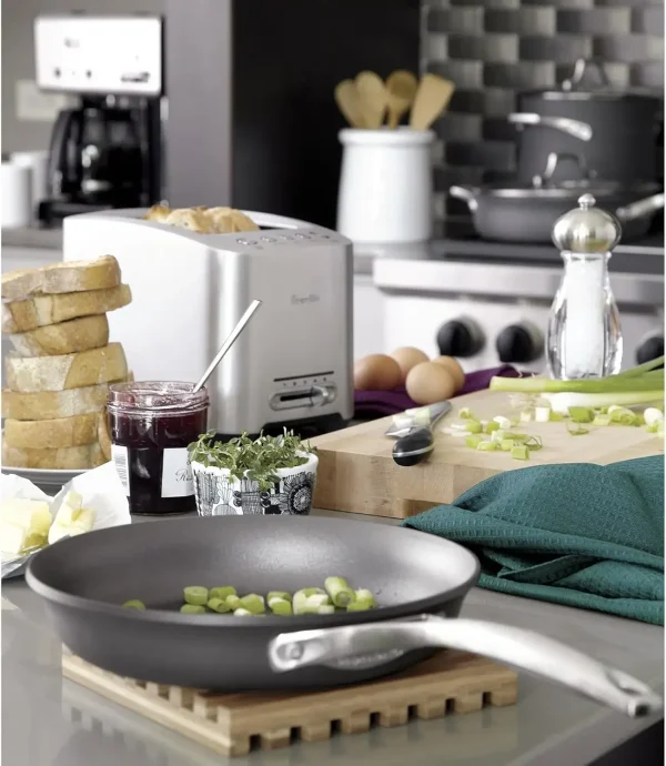 Die-Cast Smart Toaster 2 Slice BTA820XL, Brushed Stainless Steel - Image 3